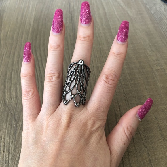 Pretty gothic ring! - Picture 5 of 5